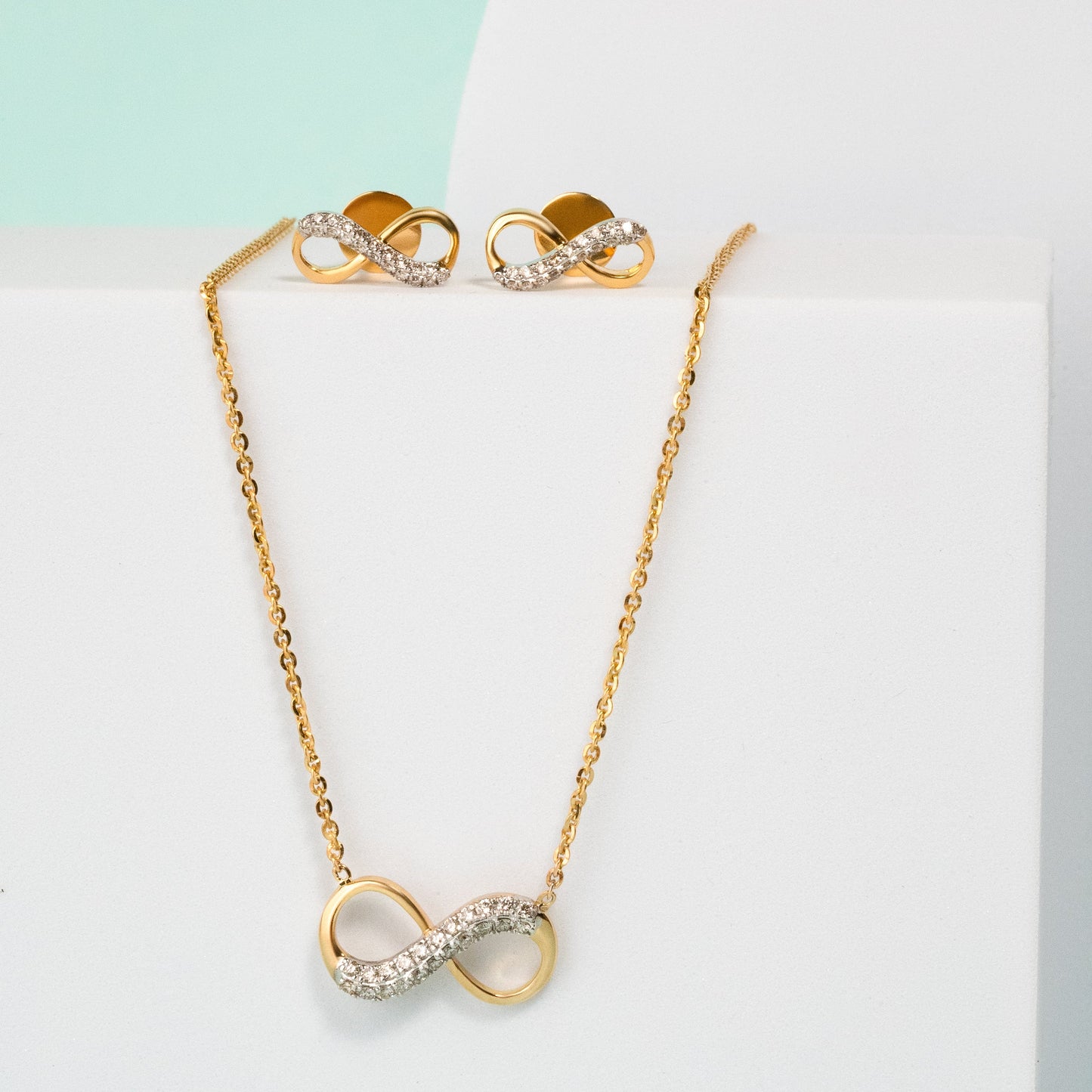 Infinity Glow Diamond Chain Necklace-Yellow Gold